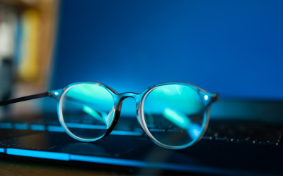 Protege tu visión en la Era Digital: El papel vital del filtro azul en Opticalia Roda